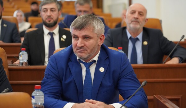 Заместитель Председателя И.С-М. Хутуев, Аудиторы Счетной палаты Чеченской Республики и руководитель Аппарата приняли участие в заседании Парламента Чеченской Республики
