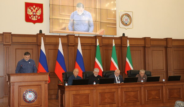 Председатель Счетной палаты Чеченской Республики Асламбек Шайхиевич Хазуев принял участие в 125 пленарном заседании Парламента Чеченской Республики