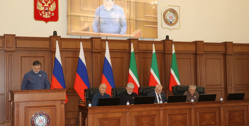 Председатель Счетной палаты Чеченской Республики Асламбек Шайхиевич Хазуев принял участие в 125 пленарном заседании Парламента Чеченской Республики